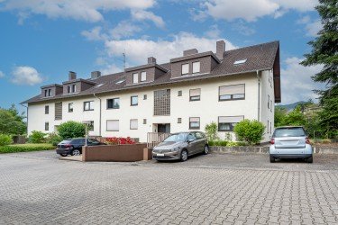 Hauptbild Charmante 2-Zimmer-Wohnung mit Balkon und 7 Stellplätzen in Hambach