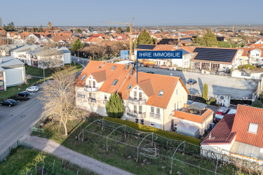 Hauptbild Stilvolle Dachgeschosswohnung mit Blick auf die Haardt in Maikammer