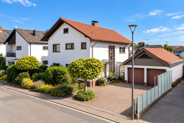 Hauptbild Freistehend & äußerst gepflegt – Familienhaus mit Garten, Doppelgarage und viel Potenzial
